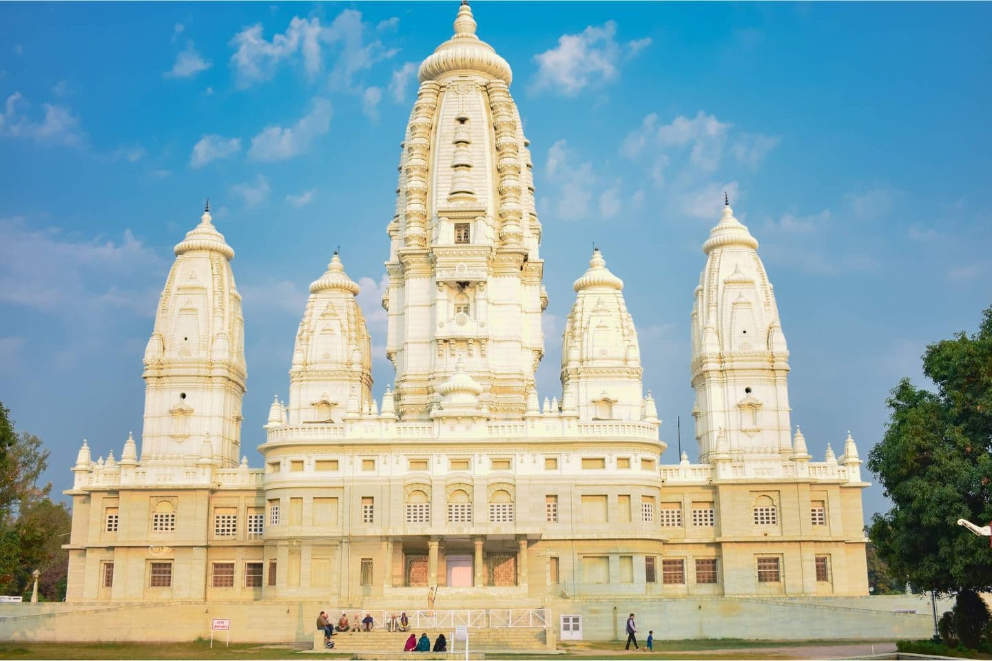 JK Temple Kanpur Architecture